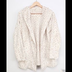 Z Supply Cozy Feels White Leopard Print Faux Fur Hooded Cardigan Robe XS/S $88